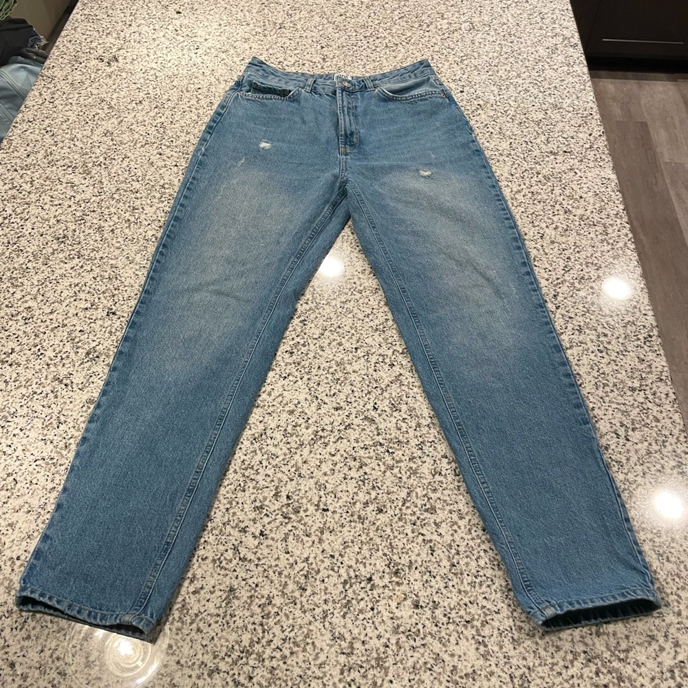 BDG high rise, Mom Jeans. Size 29. Distressed. Light washed